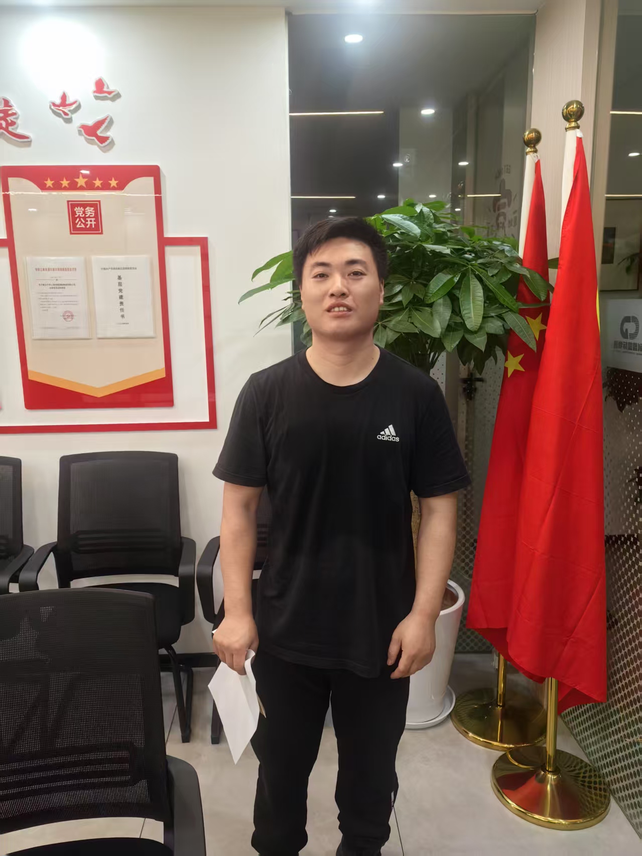 石亚飞.jpg